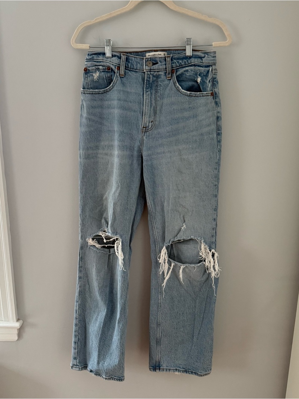 Abercrombie & Fitch 90s Relaxed High Rise Light Blue Ripped Jeans